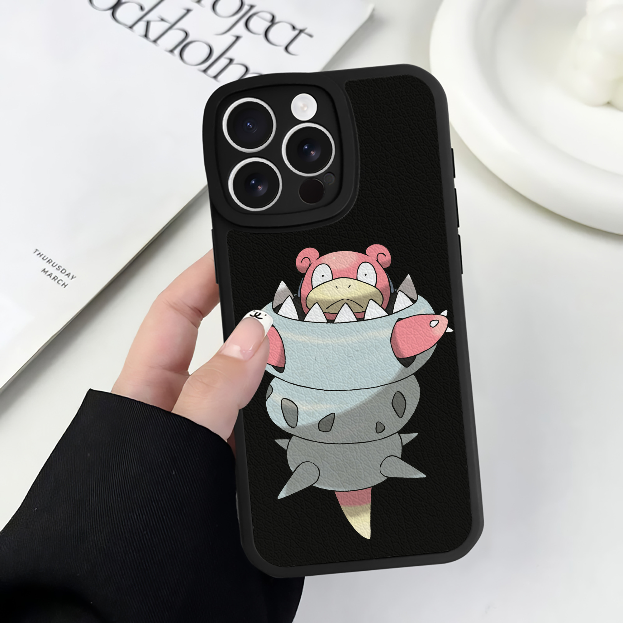 （画像用） ポケットモンスター Pokémon 【iPhone 16シリーズ対応】シリコンスマホケース（レザー調） 材質：シリコン